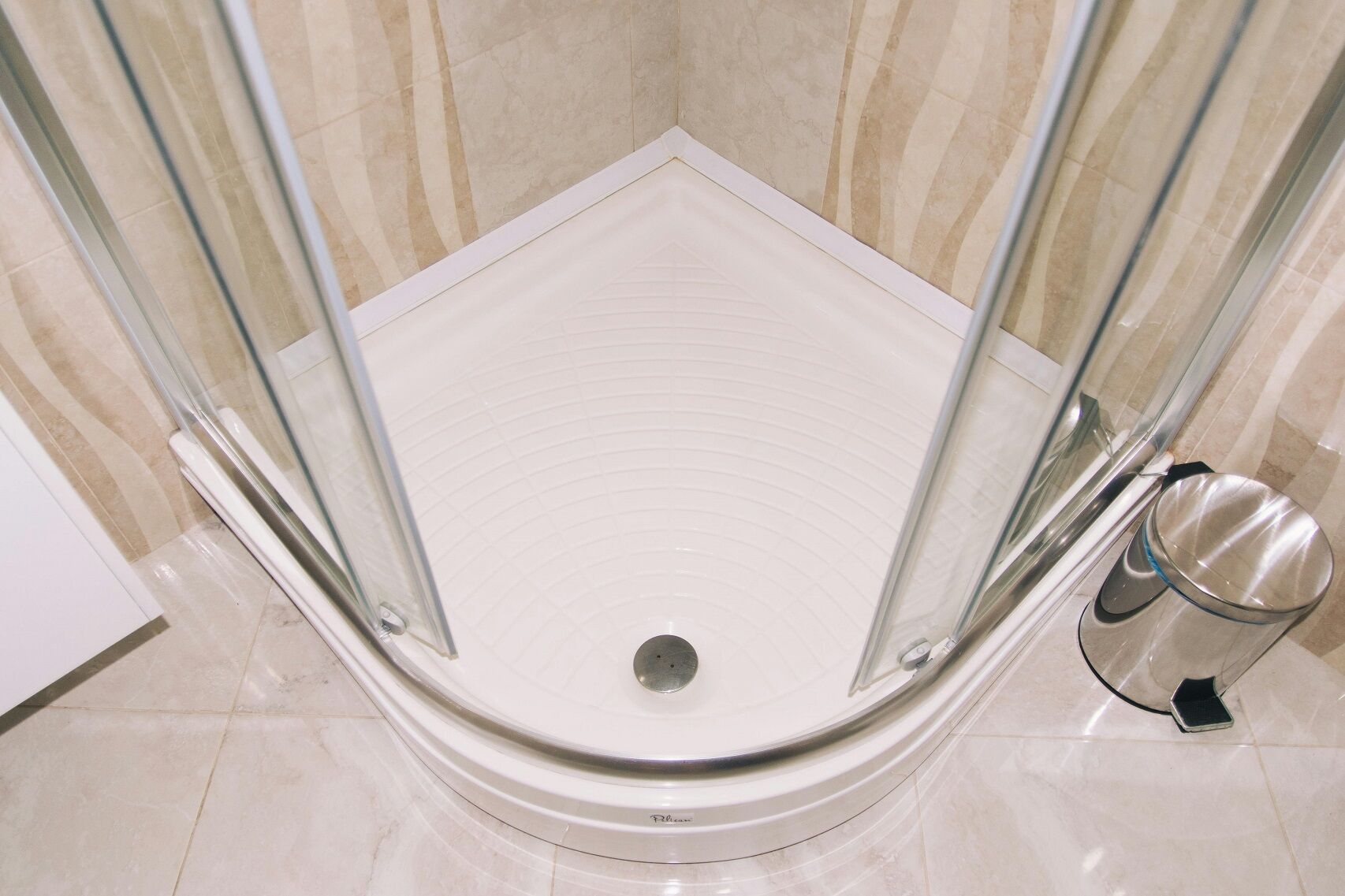 Semi-frameless shower screen Brisbane QLD